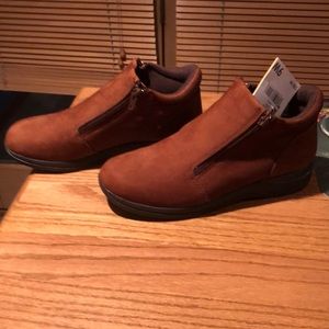 Dr. School’s size 9W brown leather double zippered boots